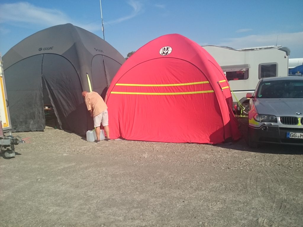 Beide Zelte aufgebaut
